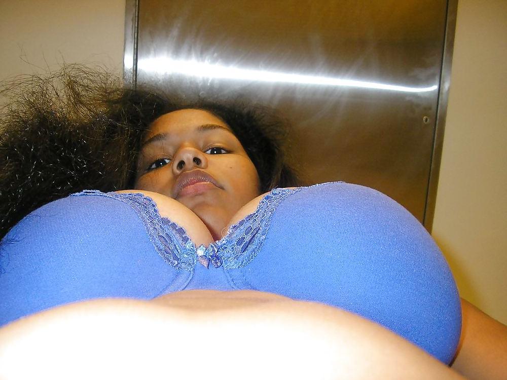 5P Sri lankan slut selfshot pics