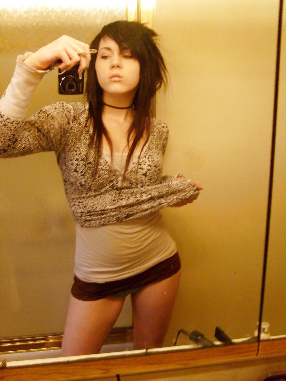 24P CUTE SEXY EMO CHICK