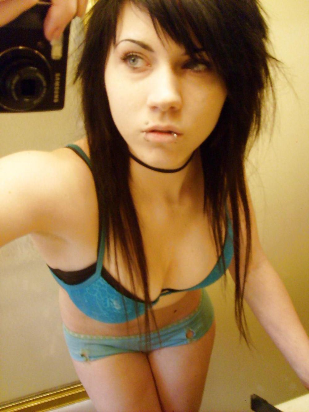 24P CUTE SEXY EMO CHICK