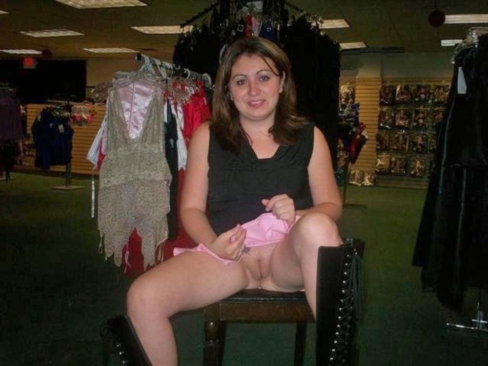 10P Store Whores 024