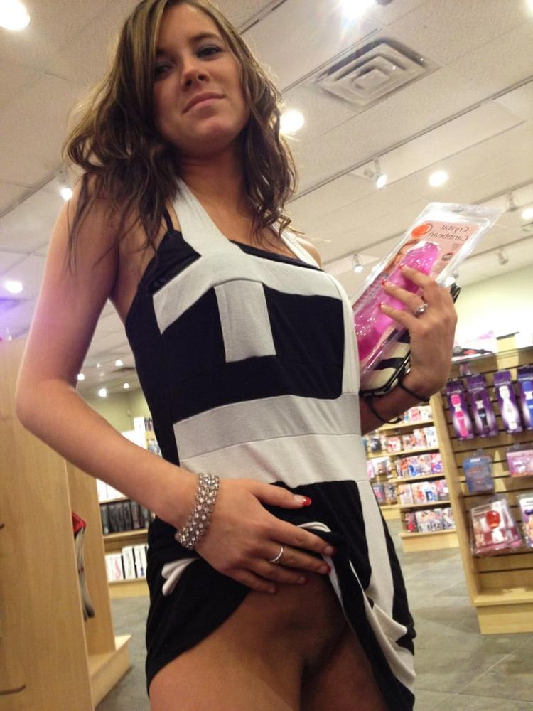 10P Store Whores 019