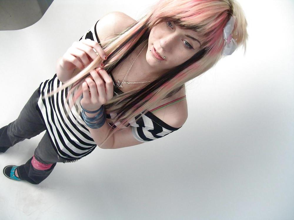 25P EMO CHICK