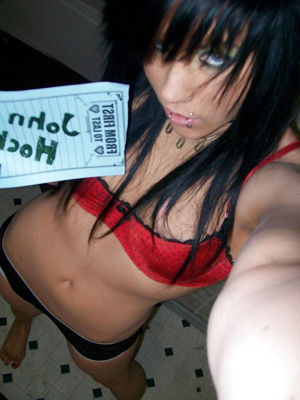 25P EMO CHICK