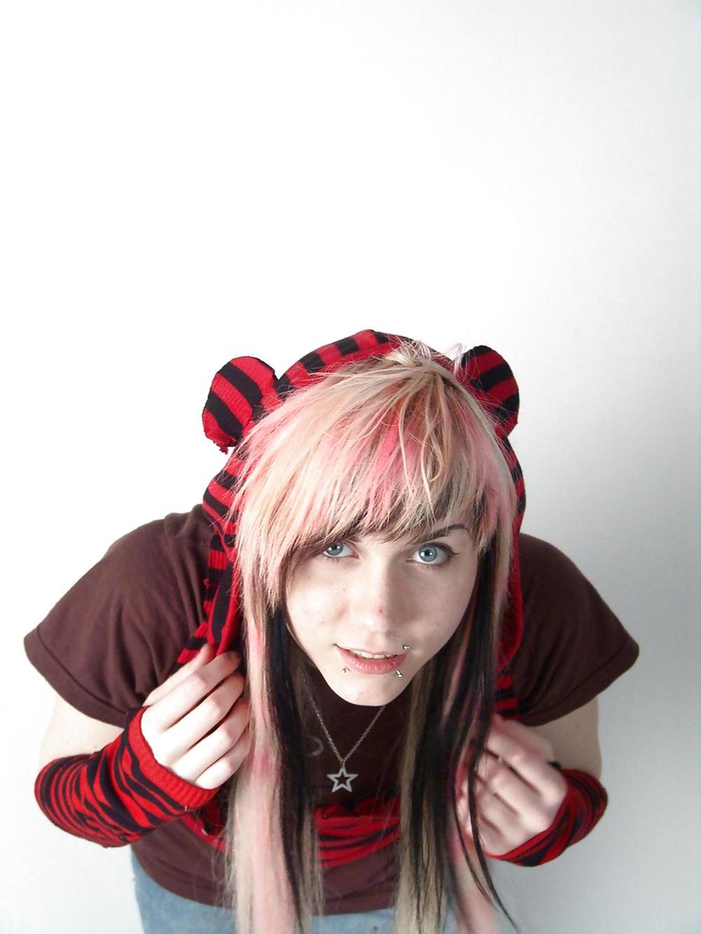 25P EMO CHICK