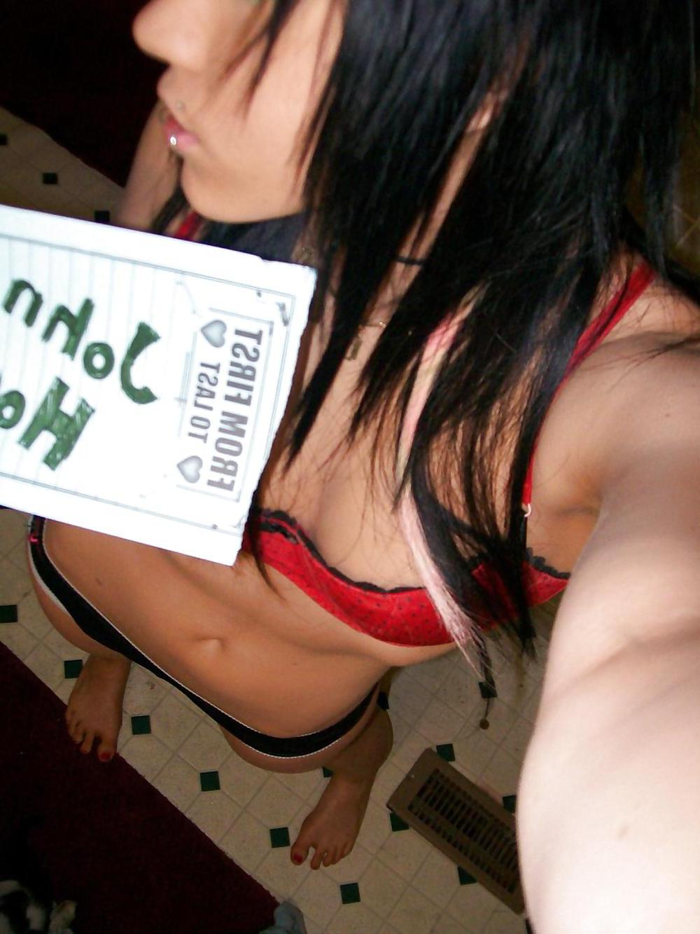 25P EMO CHICK