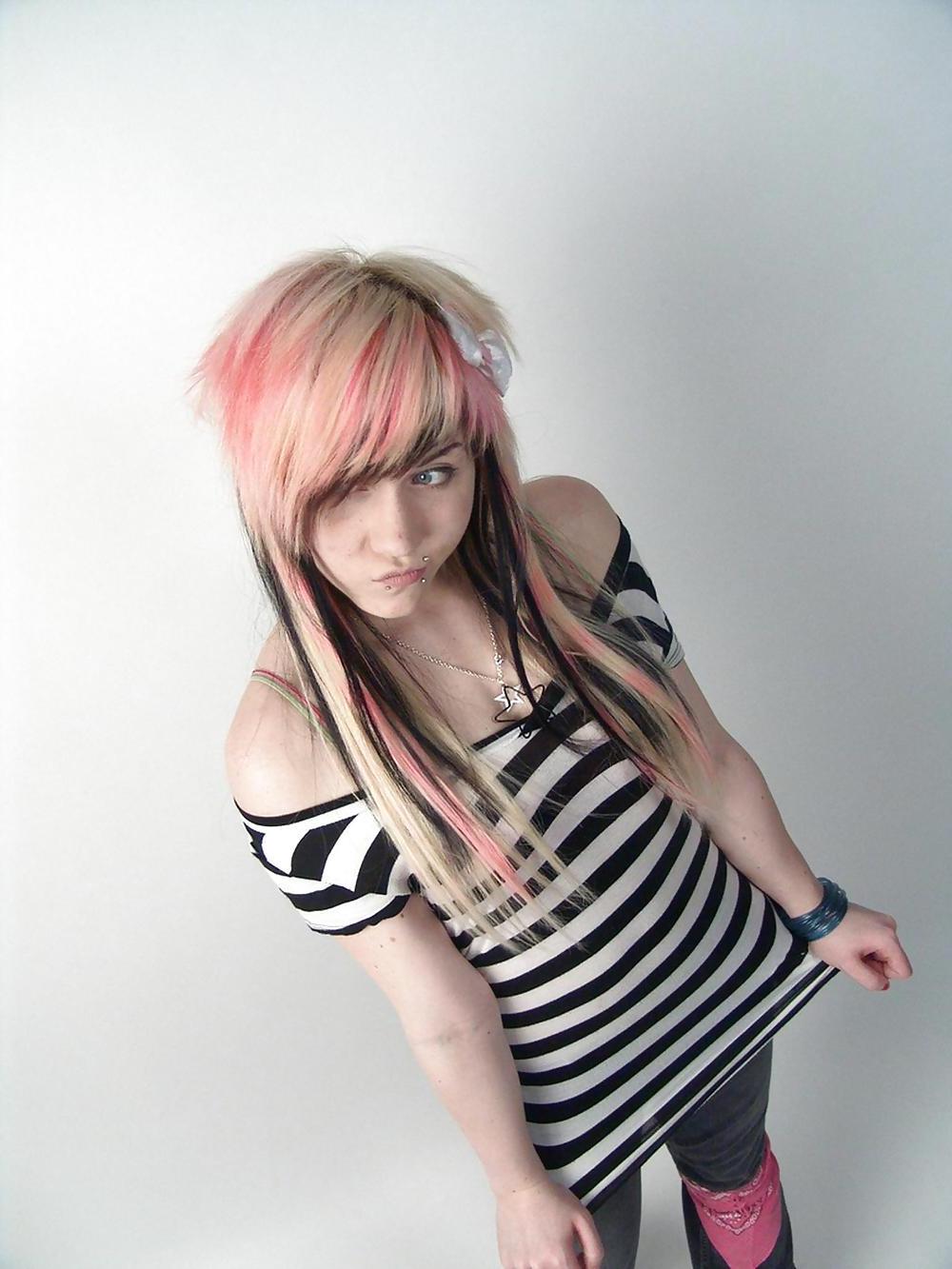 25P EMO CHICK