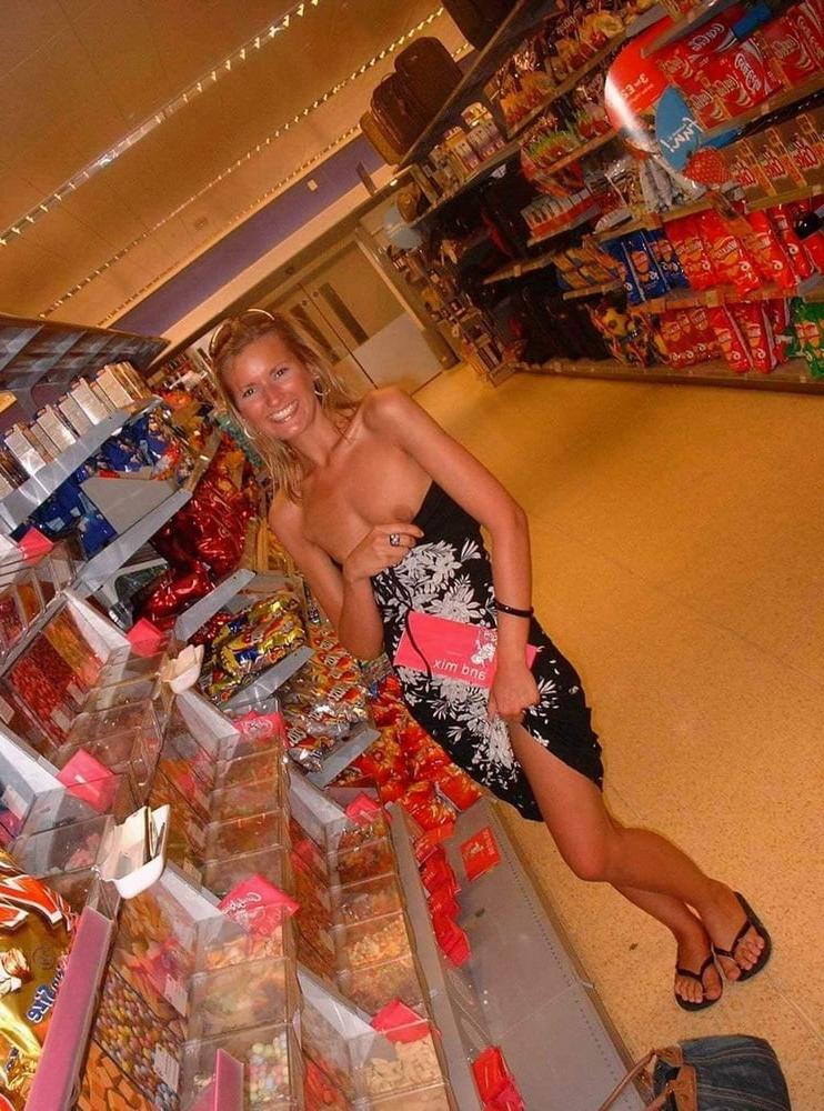 10P Store Whores 016