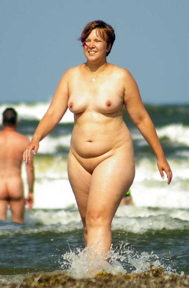 20P mature on the beach 9