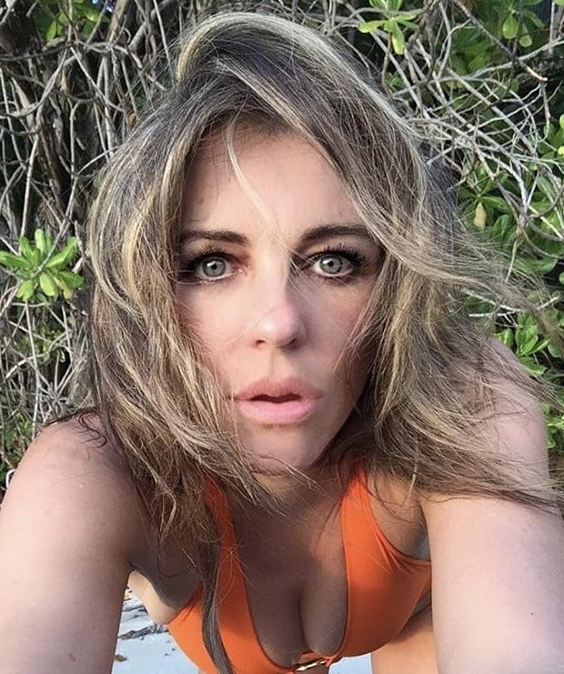 25P Heutiges Wichsziel 2 ... Elizabeth Hurley bringt mich wieder zum Abspritzen