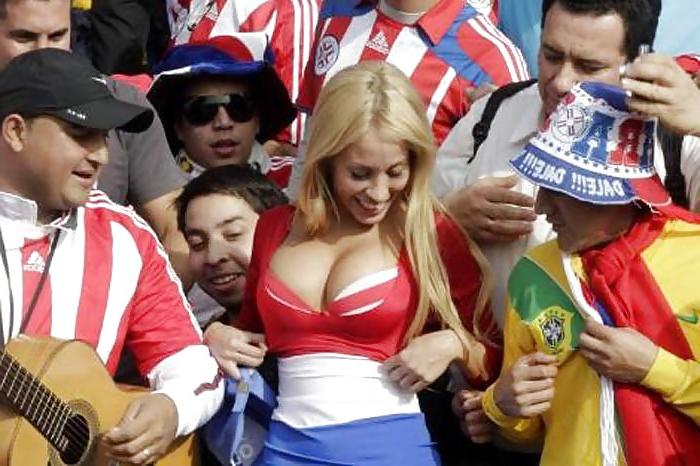 25P Beautiful Football Fans