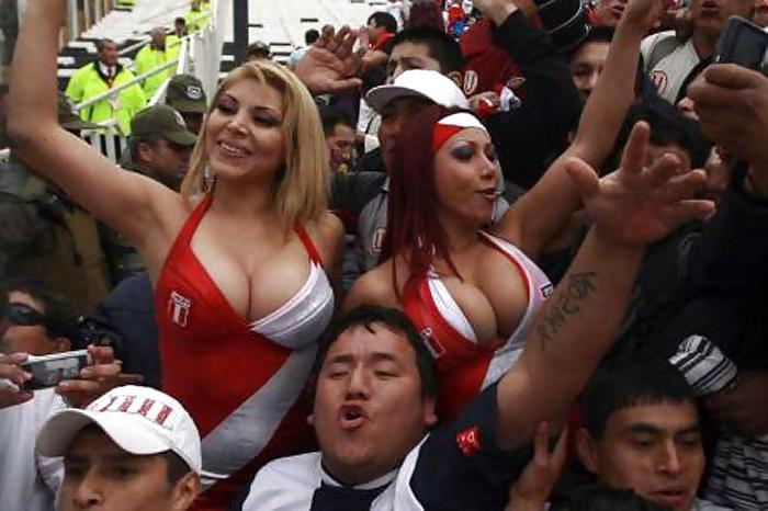 25P Beautiful Football Fans