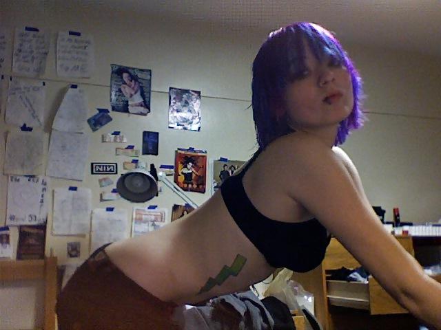 10P Emo slut