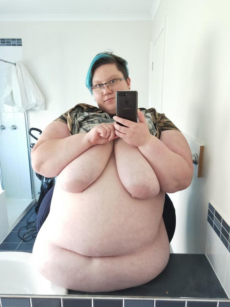 25P BBW & SSBBW mit ruhenden Bäuchen 3