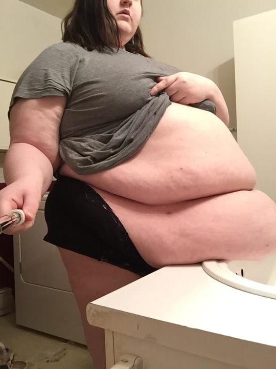 25P BBW & SSBBW mit ruhenden Bäuchen 3