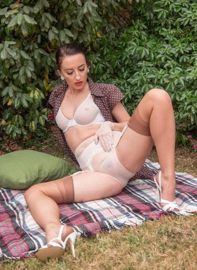 15P Mom sahow me your Nylons 115