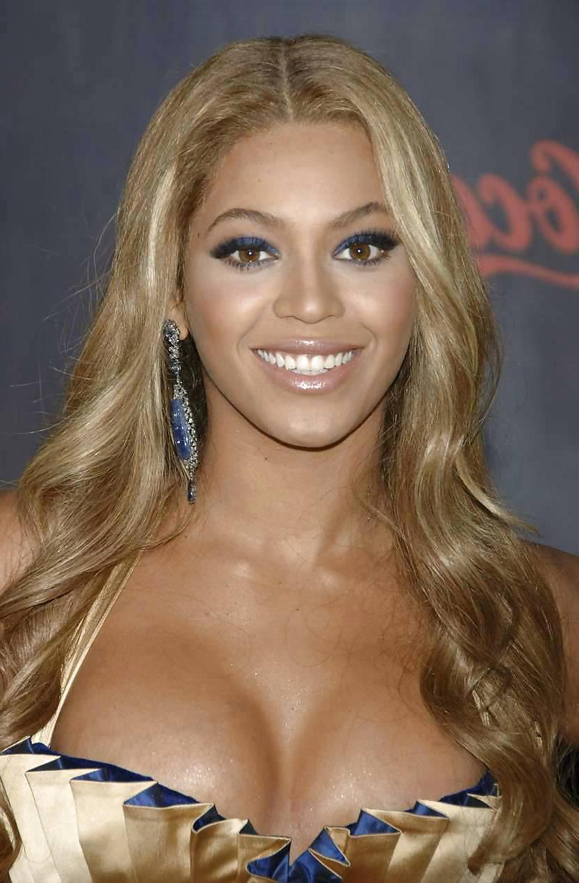 25P Celebrities nudes ,Topless, see through, nip slips part2