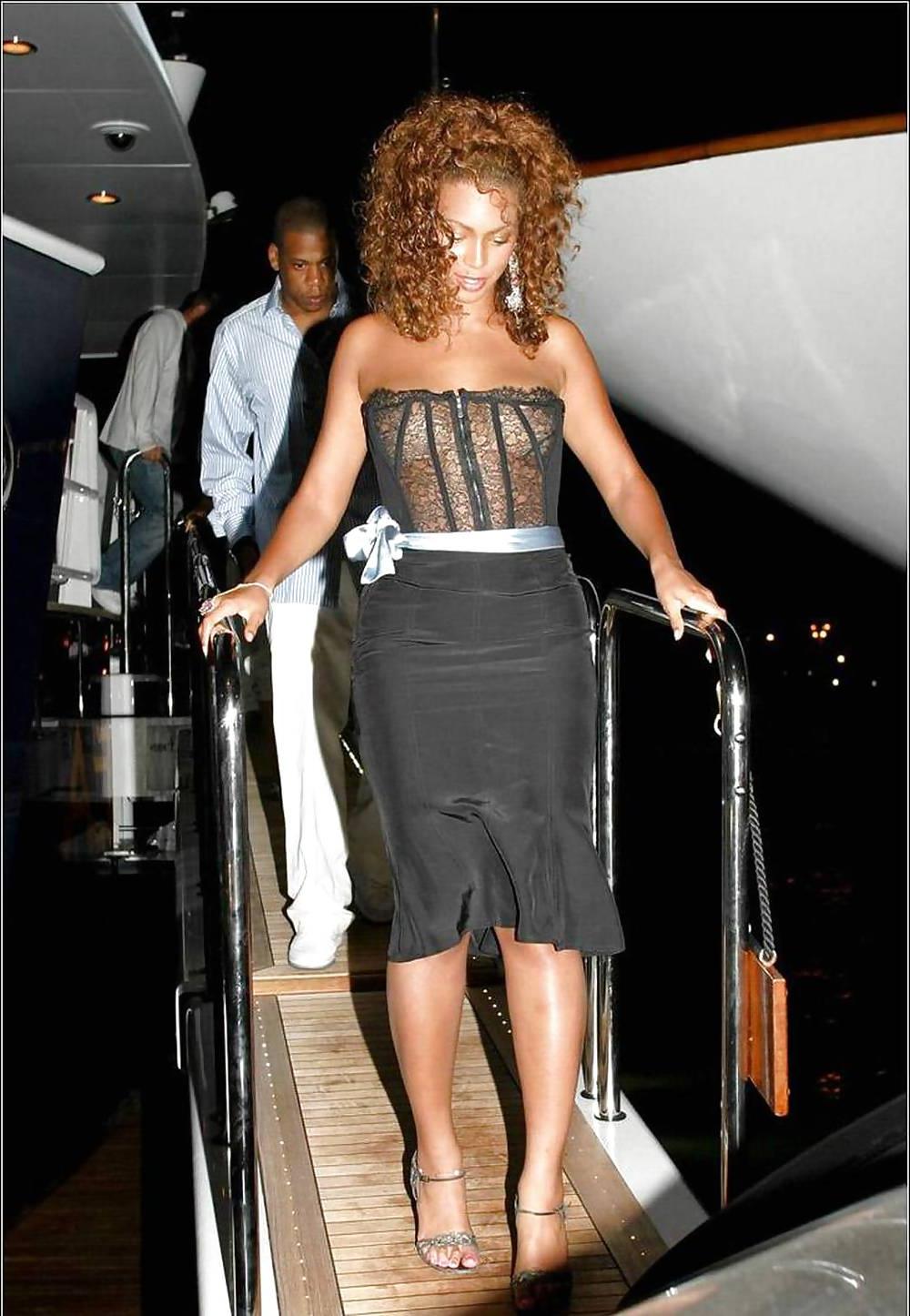 25P Celebrities nudes ,Topless, see through, nip slips part2