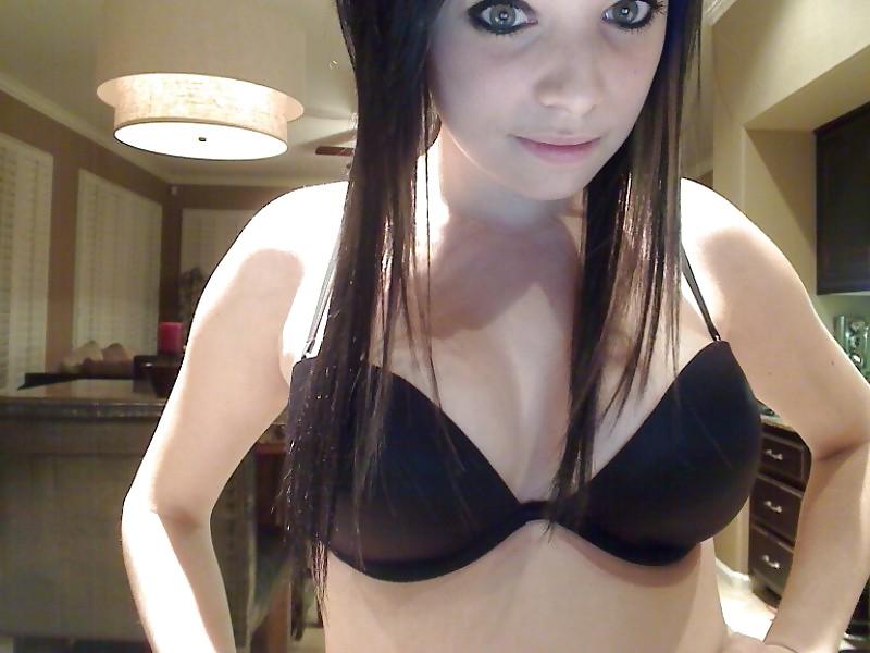 7P Emo scene brunette