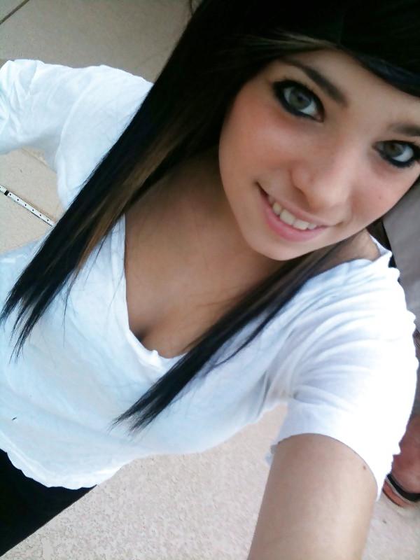 7P Emo scene brunette