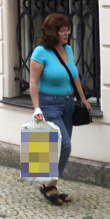 25P Voyeur Candid Street Shots - Big Boobs