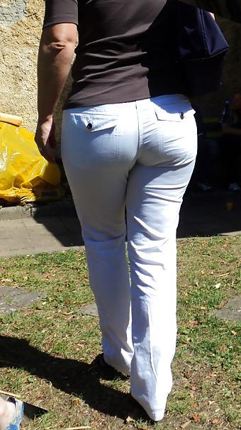 25P Voyeur Candid Street Shots - Big Boobs