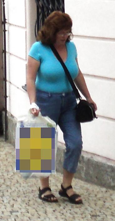 25P Voyeur Candid Street Shots - Big Boobs