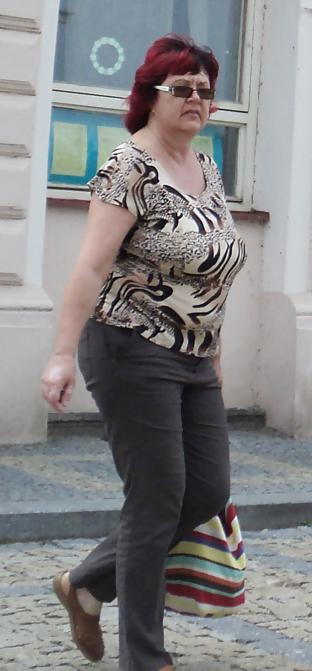 25P Voyeur Candid Street Shots - Big Boobs