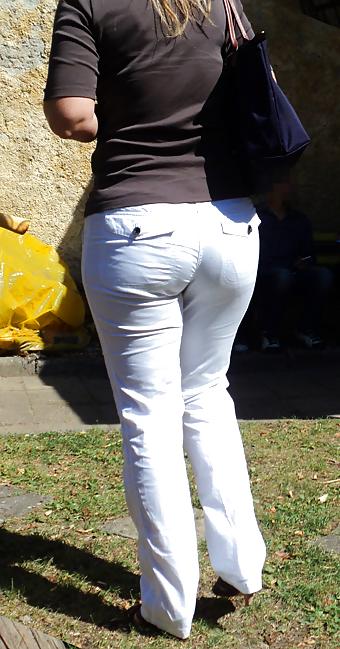 25P Voyeur Candid Street Shots - Big Boobs