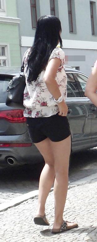 25P Voyeur Candid Street Shots - Big Boobs