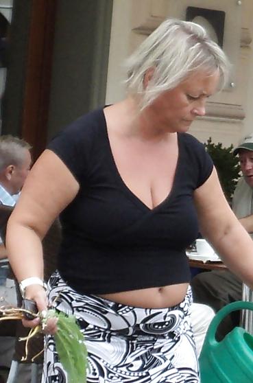 25P Voyeur Candid Street Shots - Big Boobs