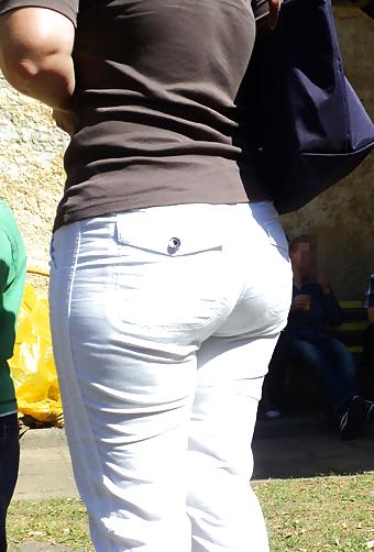 25P Voyeur Candid Street Shots - Big Boobs