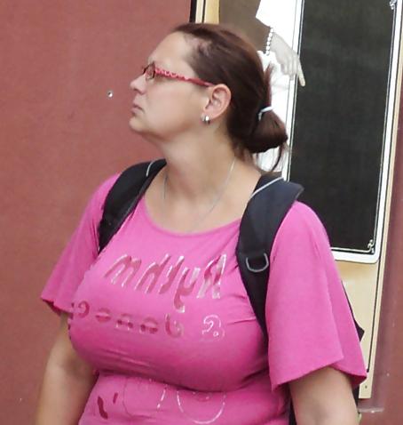 25P Voyeur Candid Street Shots - Big Boobs