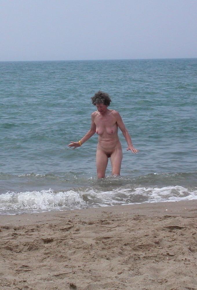 25P Swingers at the Beach #92