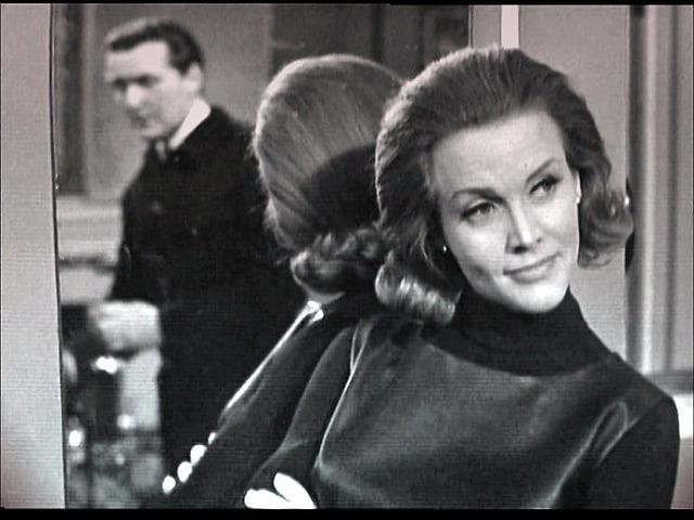 25P Celebrity - Honor Blackman - 007 Goldfinger The avengers