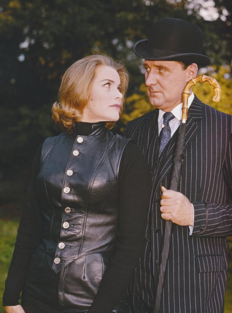 25P Celebrity - Honor Blackman - 007 Goldfinger The avengers