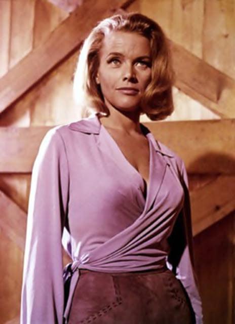 25P Celebrity - Honor Blackman - 007 Goldfinger The avengers