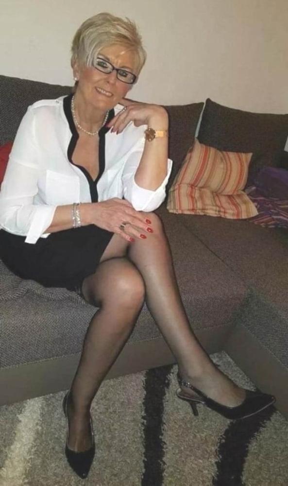 25P Mature in Pantyhoe, Nylons, Stockings, Naylon Corap 3