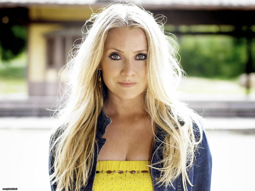 25P Celebrity Hot 250 - #176 Emily Procter