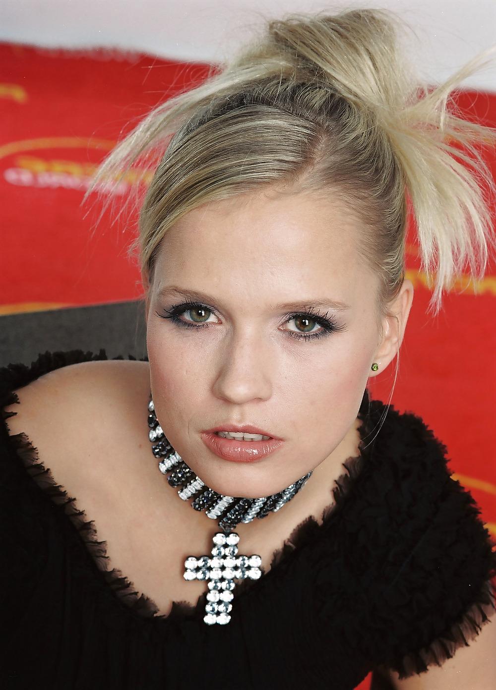 25P Nova Meierhenrich - german Celeb