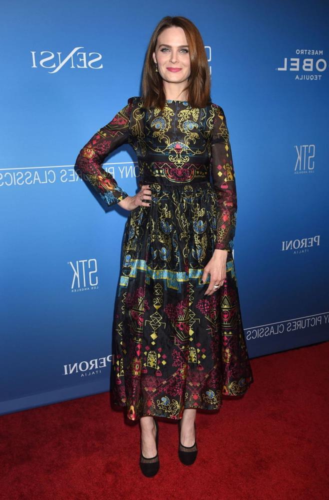 25P Celebrity Hot 250 - #183 Emily Deschanel