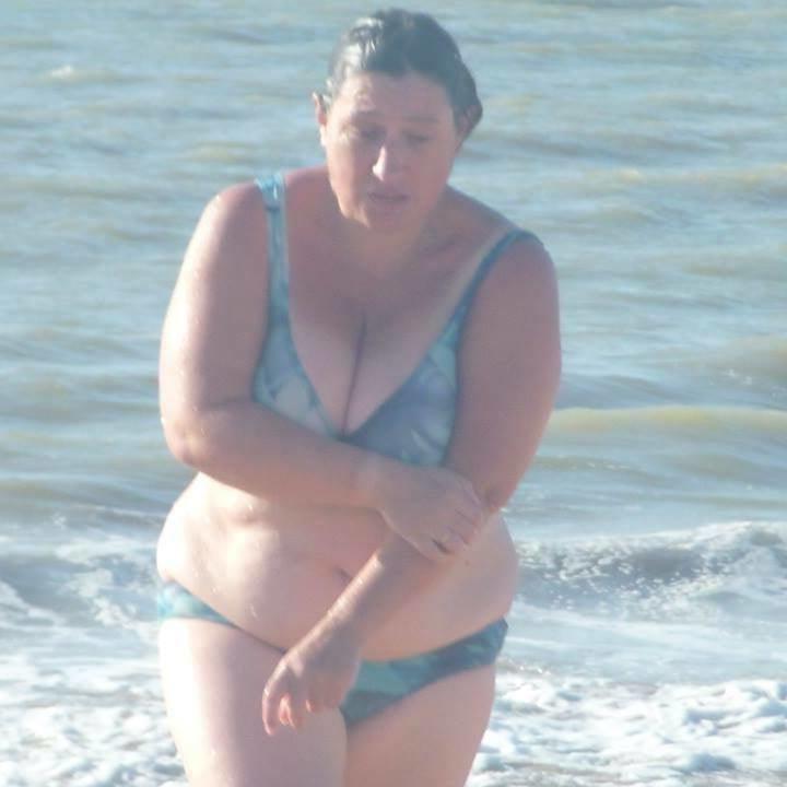25P Mature Women In Bikinis (Set 1)