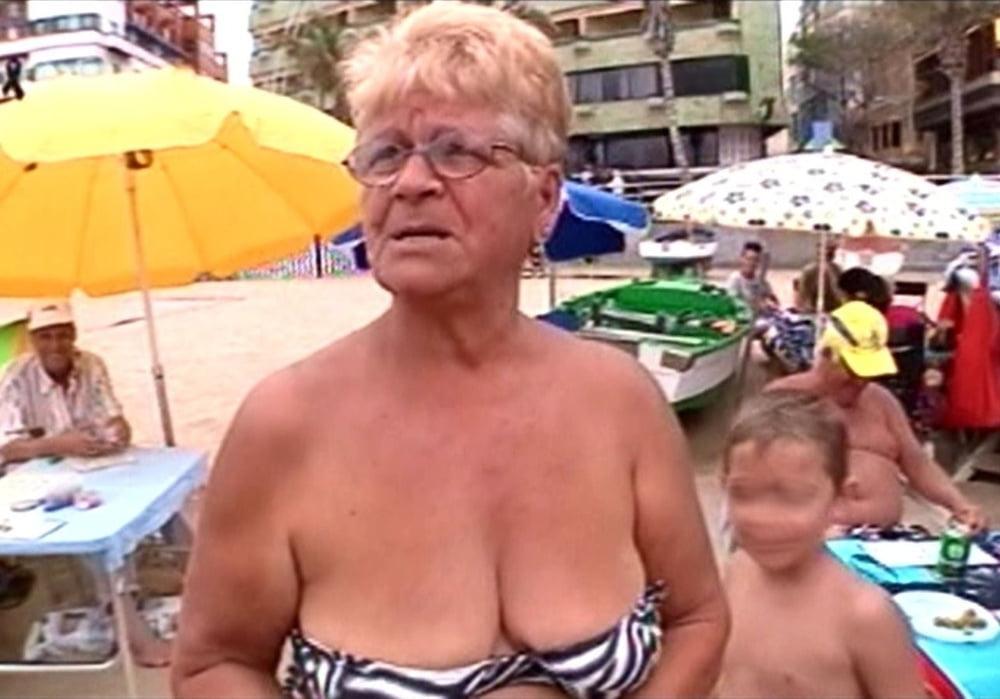25P Mature Women In Bikinis (Set 1)