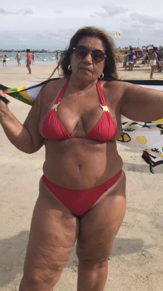 25P Mature Women In Bikinis (Set 1)