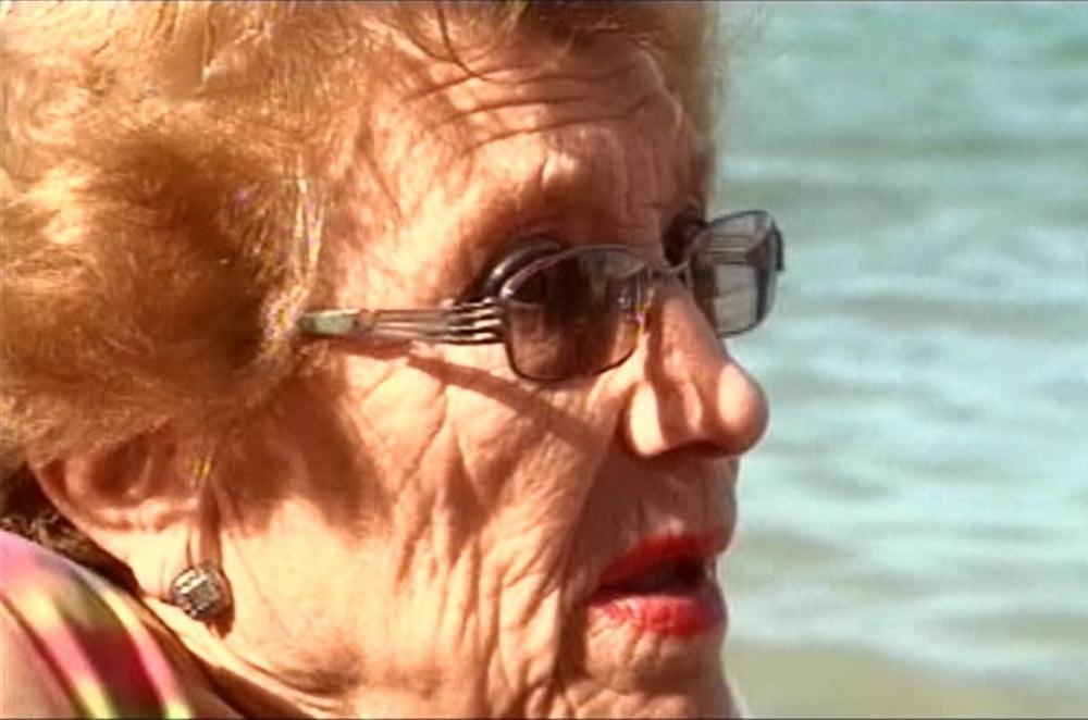 25P Mature Women In Bikinis (Set 1)