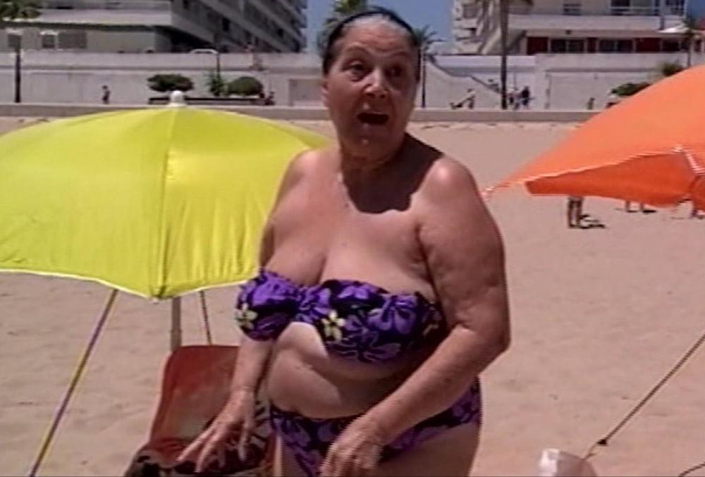 25P Mature Women In Bikinis (Set 1)