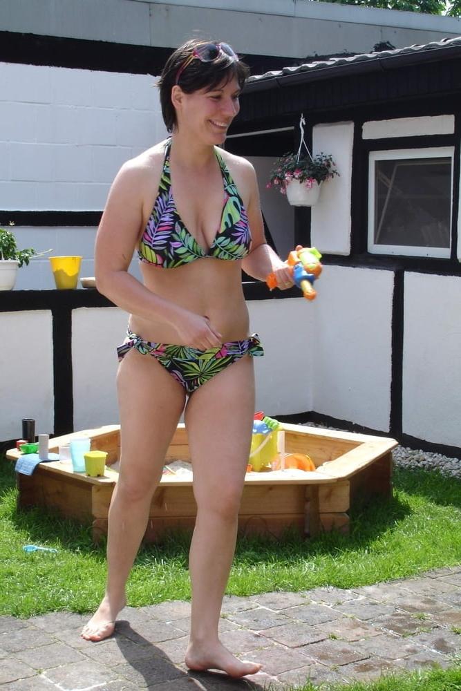 25P Mature Women In Bikinis (Set 1)