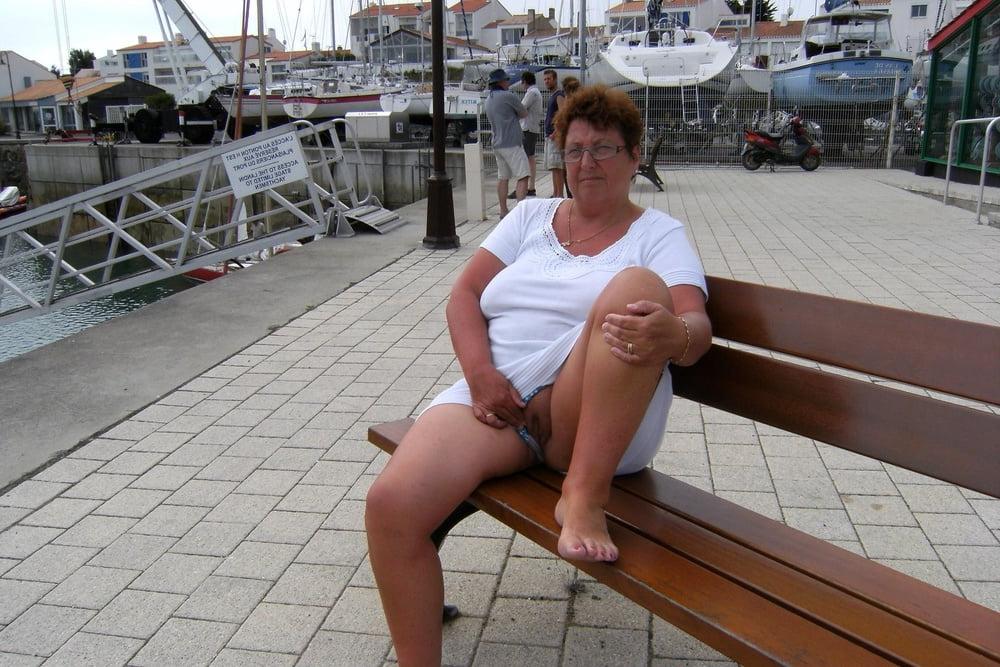 25P Mature women in different situations - 2.