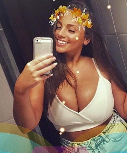 25P Busty Irish Brunette: Aideen