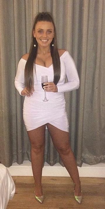 25P Busty Irish Brunette: Aideen