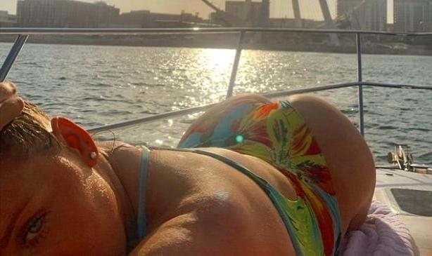 25P Busty Irish Brunette: Aideen